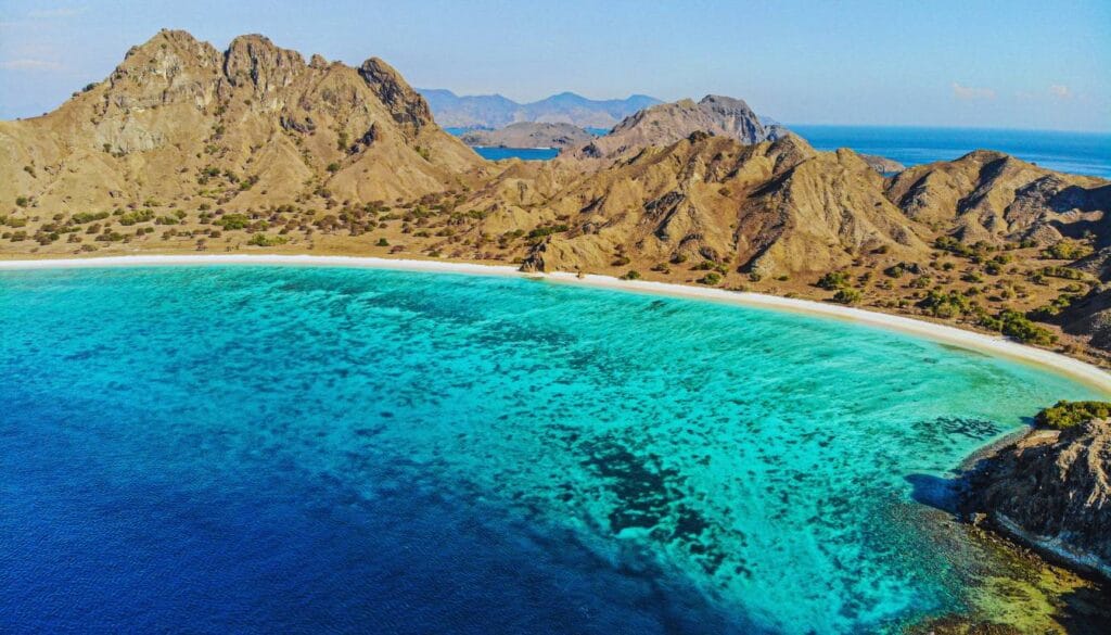 Pink Beach Labuan Bajo